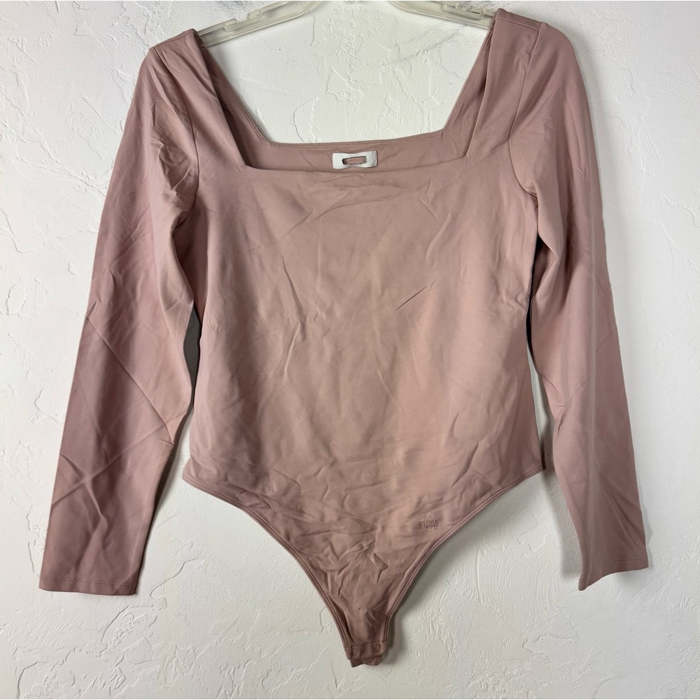 Aritzia Babaton Contour Bodysuit One Piece Square Neck Long Sleeve Solid‎ Pink